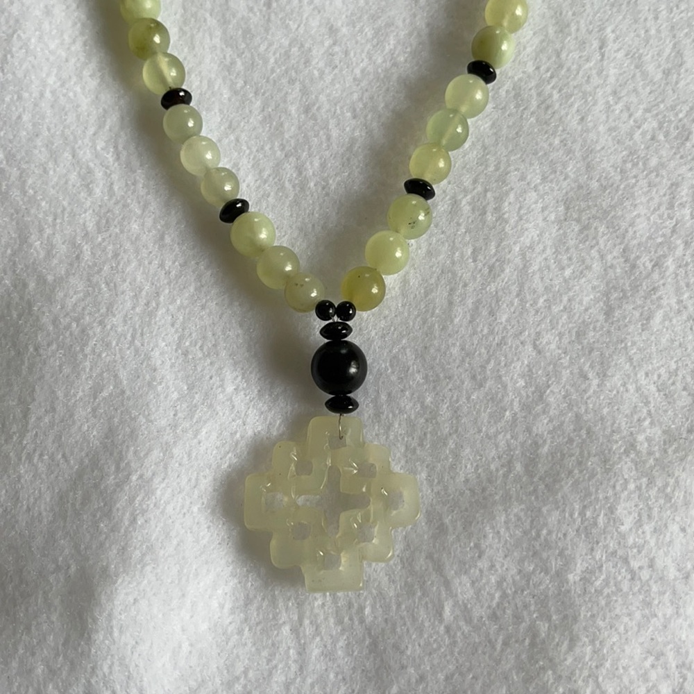 Light Green Jade & Black Onyx Necklace w/Pendant